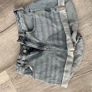 Pacsun light wash Jean Mom shorts - size 24